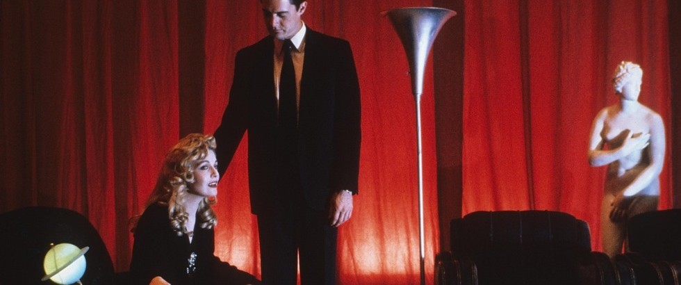 Twin Peaks - Fire Walk With Me (1992) | Pers: Sheryl Lee, Kyle Maclachlan, David Lynch, Kyle Maclachlan | Dir: David Lynch | Ref: TWI023AA | Photo Credit: [ The Kobal Collection / Lynch-Frost/Ciby 2000 ] | Editorial use only related to cinema, television and personalities. Not for cover use, advertising or fictional works without specific prior agreement